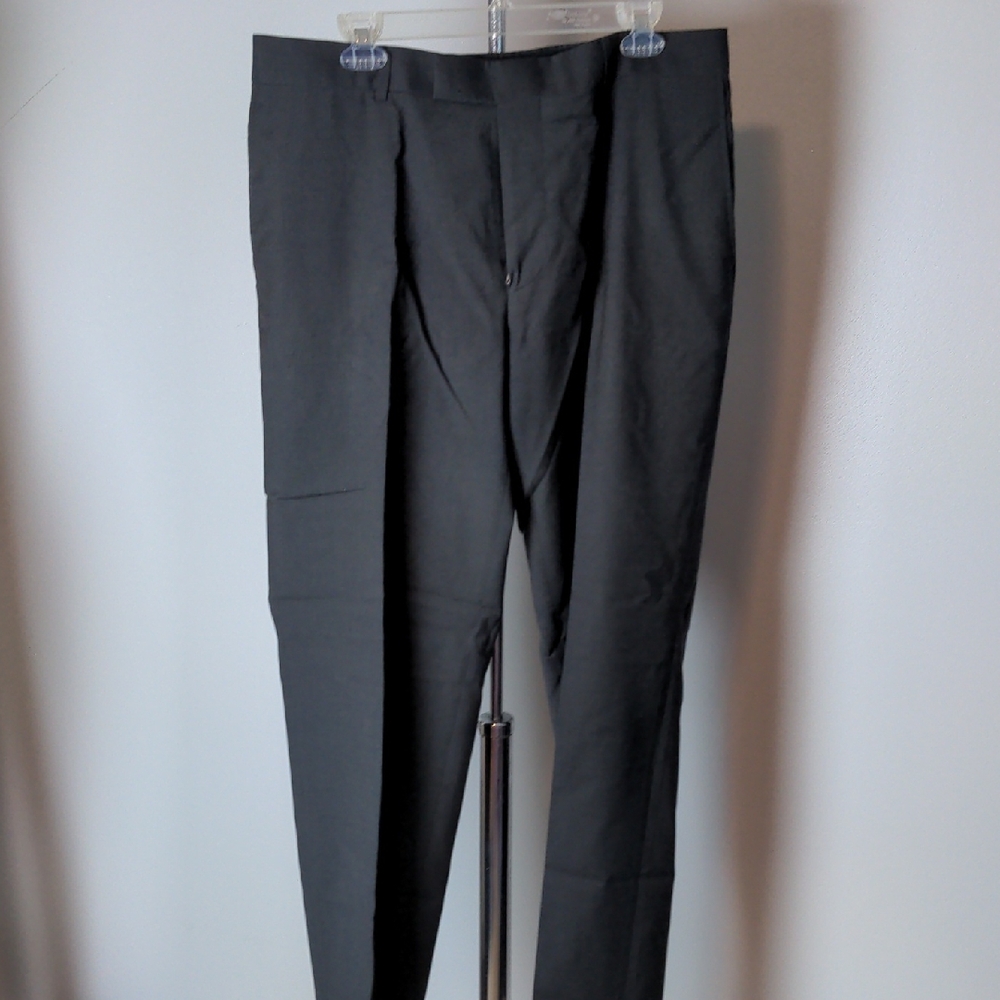 Hugo Boss Black Dress Pants with Flat Front and Tailored Silhouette